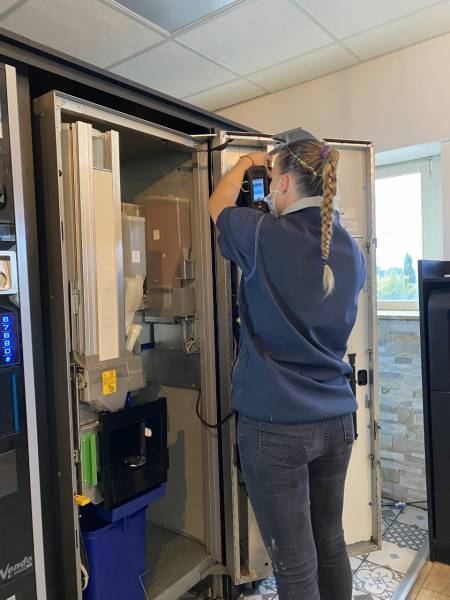 distributeur automatique de boisson chaude